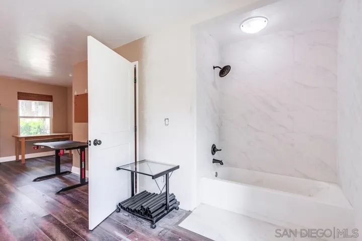 1566 La Vine Lane, Vista, California 92084