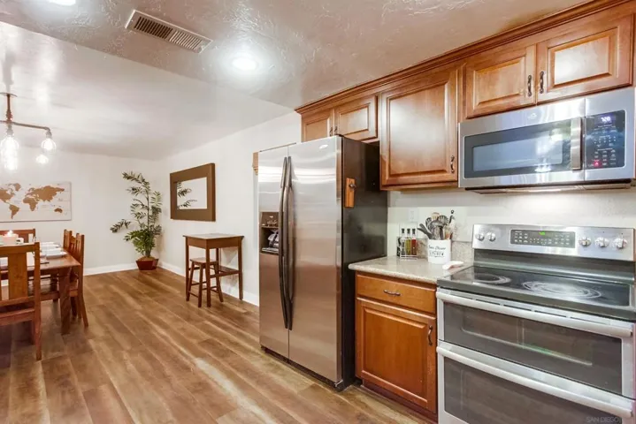 1566 La Vine Lane, Vista, California 92084