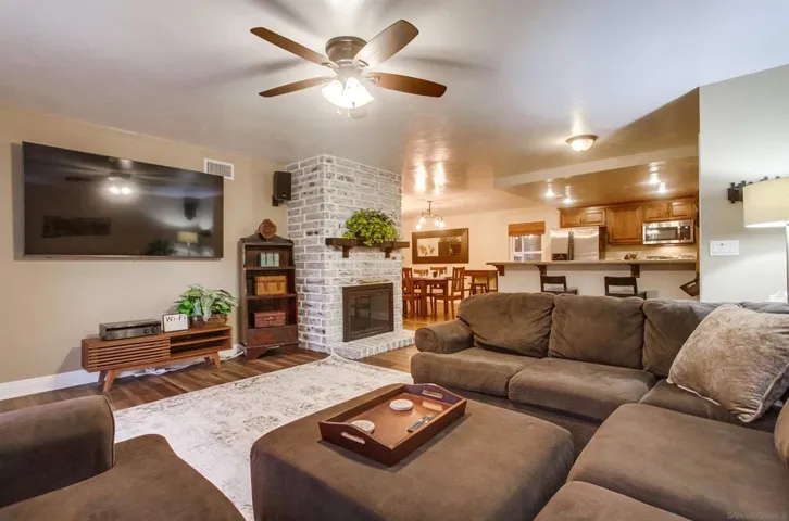 1566 La Vine Lane, Vista, California 92084
