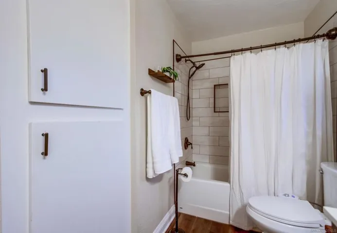 1566 La Vine Lane, Vista, California 92084