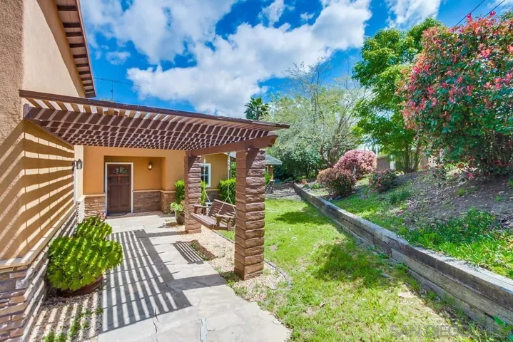 1566 La Vine Lane, Vista, California 92084