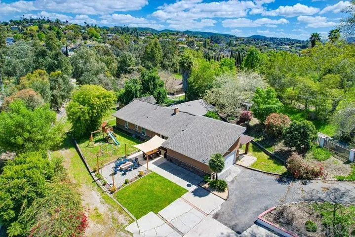 1566 La Vine Lane, Vista, California 92084