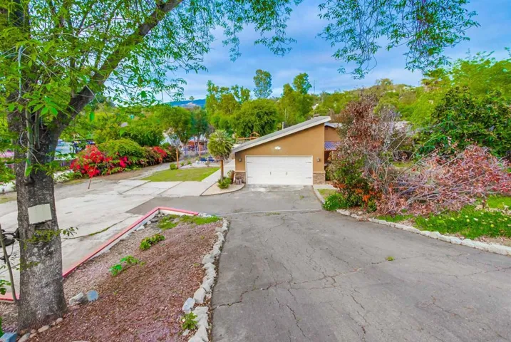 1566 La Vine Lane, Vista, California 92084