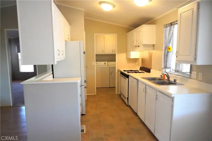 15111 Pipeline Avenue 14, Chino Hills, California 91709