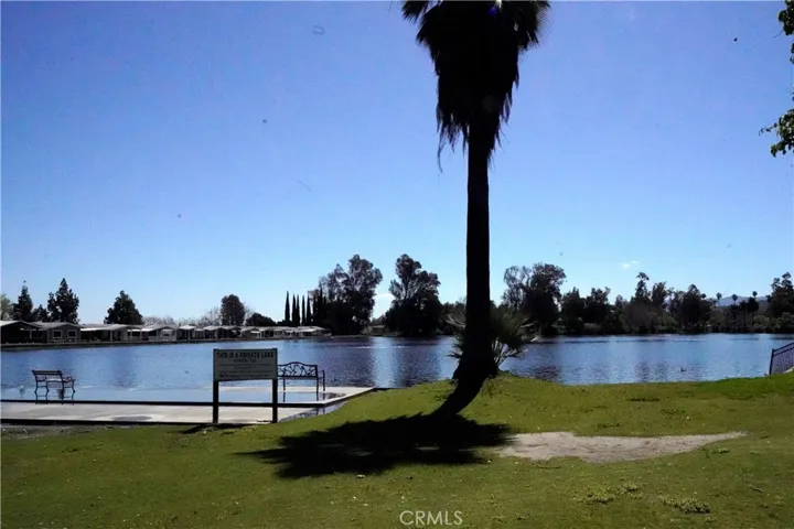 BEAUTIFUL PRIVATE LAKE LOS SERRANOS