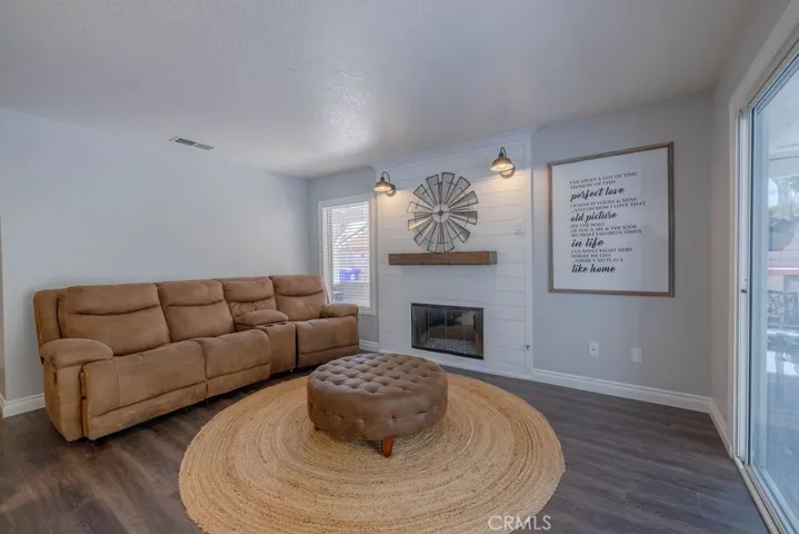 27533 Mariam Place, Saugus, California 91350