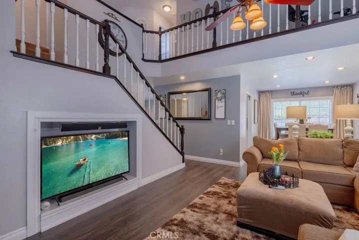 27533 Mariam Place, Saugus, California 91350