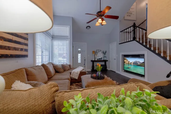 27533 Mariam Place, Saugus, California 91350