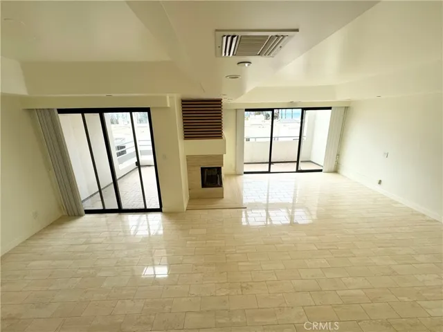 10 Ocean Park Boulevard 17, Santa Monica, California 90405