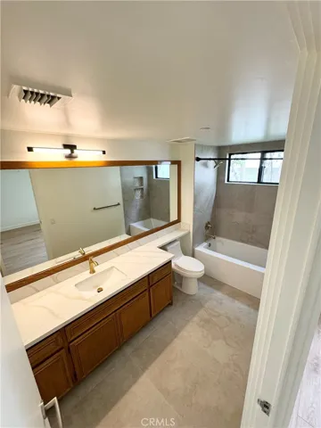 10 Ocean Park Boulevard 17, Santa Monica, California 90405
