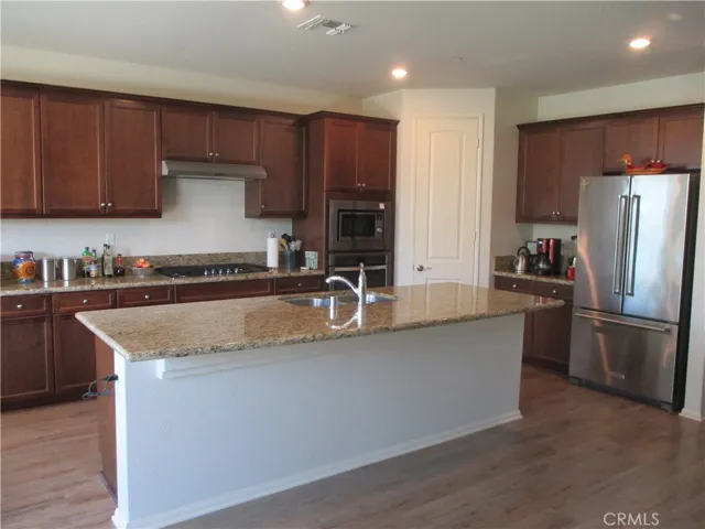 19002 Cassia Court, Apple Valley, California 92308