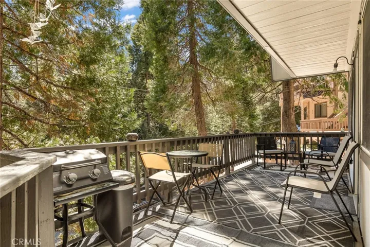 922 Lausanne Drive, Crestline, California 92325