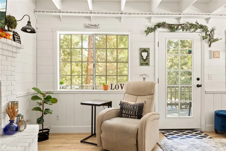 922 Lausanne Drive, Crestline, California 92325
