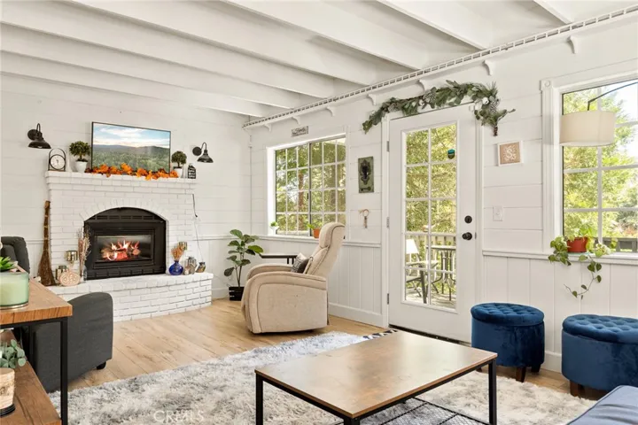 922 Lausanne Drive, Crestline, California 92325