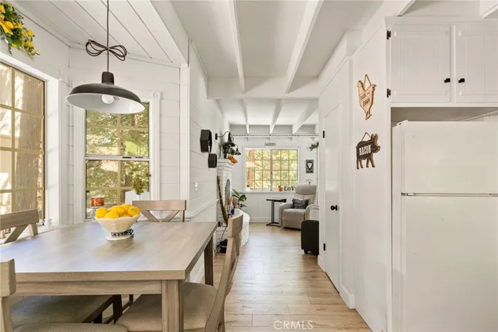 922 Lausanne Drive, Crestline, California 92325