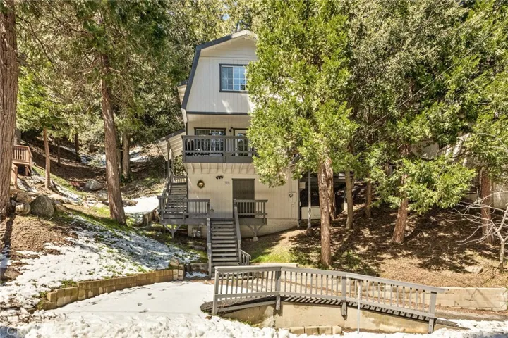 922 Lausanne Drive, Crestline, California 92325