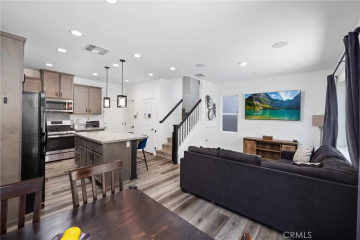 3827 Grant Street 42, Corona, California 92879