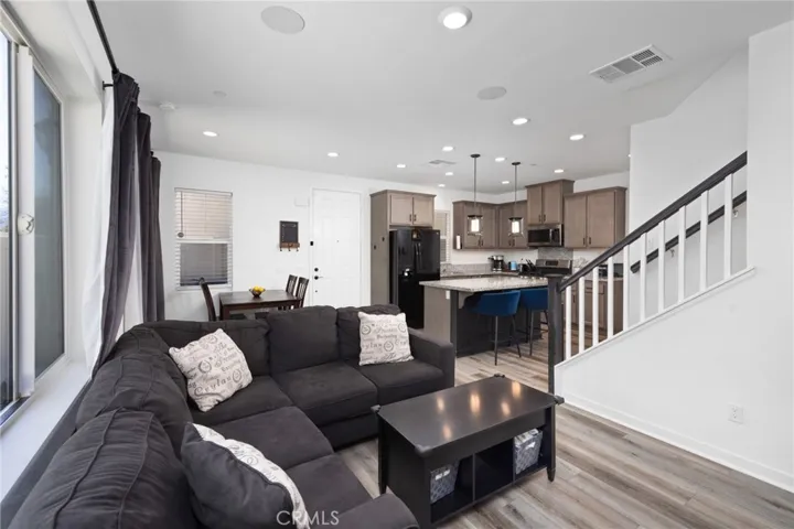 3827 Grant Street 42, Corona, California 92879
