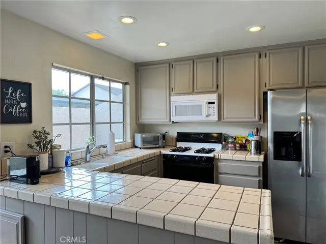 125 Oxford 30, Irvine, California 92612