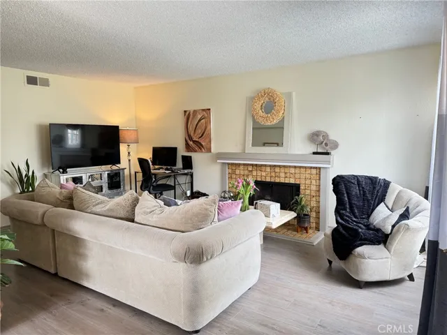 125 Oxford 30, Irvine, California 92612