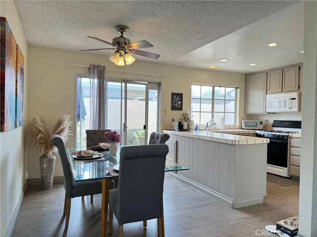 125 Oxford 30, Irvine, California 92612
