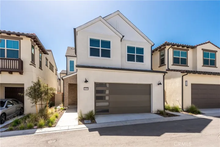 Entrance with 2-bay Garage