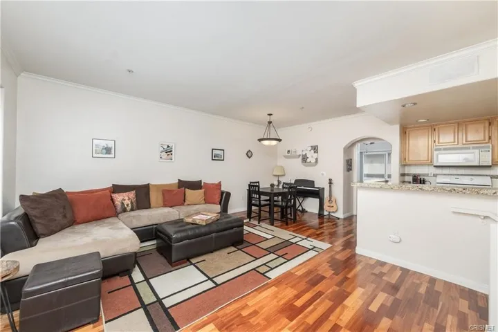 5210 Premiere Hills Circle 116, Woodland Hills, California 91364