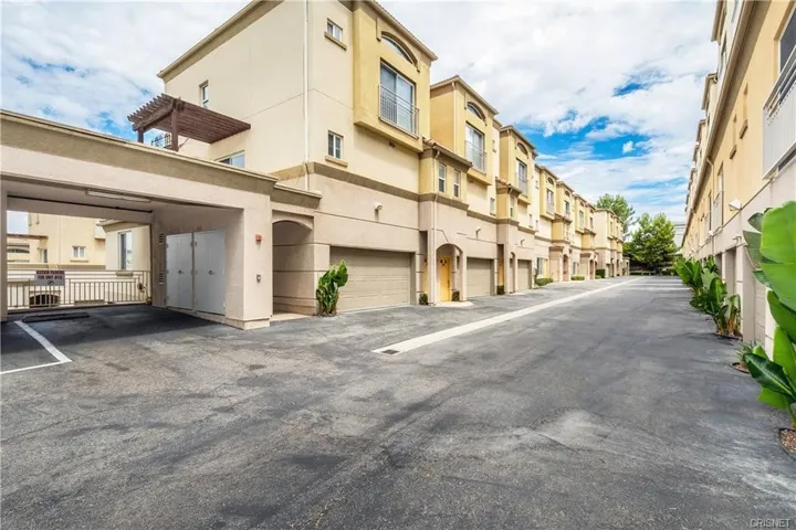 5210 Premiere Hills Circle 116, Woodland Hills, California 91364