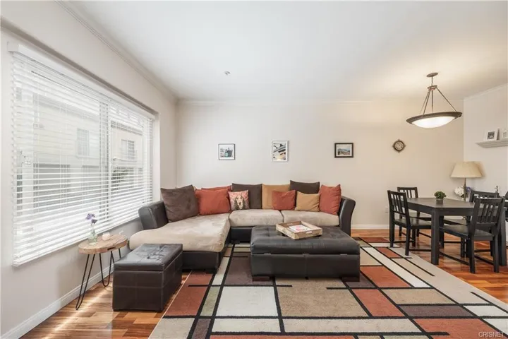 5210 Premiere Hills Circle 116, Woodland Hills, California 91364
