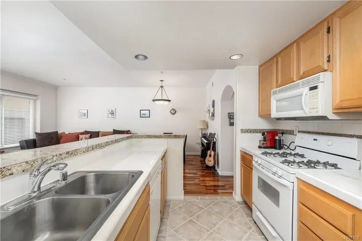 5210 Premiere Hills Circle 116, Woodland Hills, California 91364