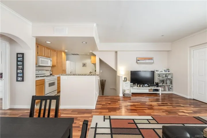 5210 Premiere Hills Circle 116, Woodland Hills, California 91364