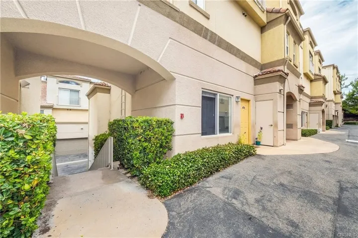 5210 Premiere Hills Circle 116, Woodland Hills, California 91364