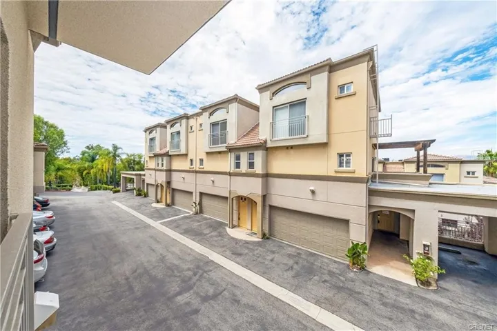 5210 Premiere Hills Circle 116, Woodland Hills, California 91364