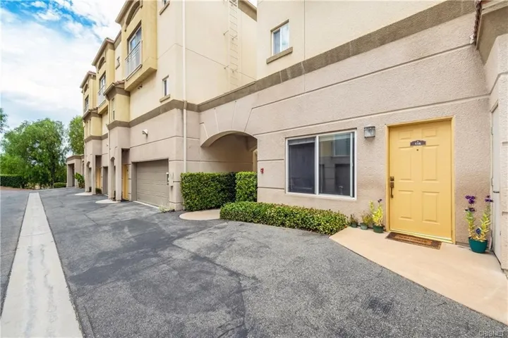 5210 Premiere Hills Circle 116, Woodland Hills, California 91364