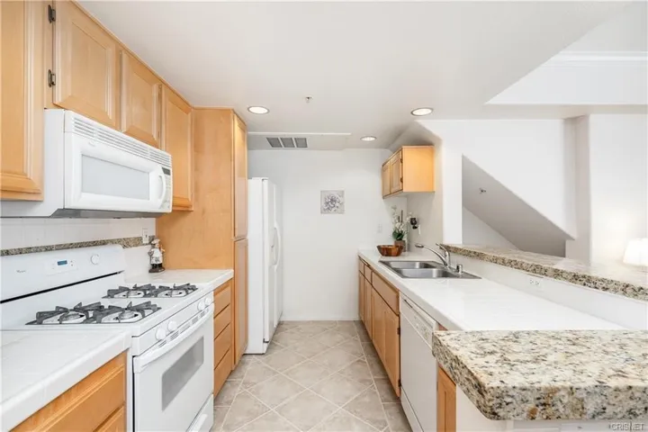 5210 Premiere Hills Circle 116, Woodland Hills, California 91364