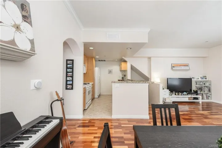 5210 Premiere Hills Circle 116, Woodland Hills, California 91364