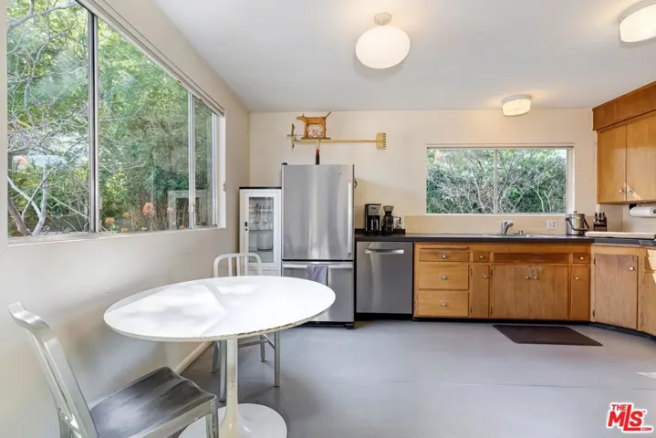 1337 Palms Boulevard, Venice, California 90291