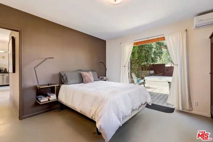 1337 Palms Boulevard, Venice, California 90291