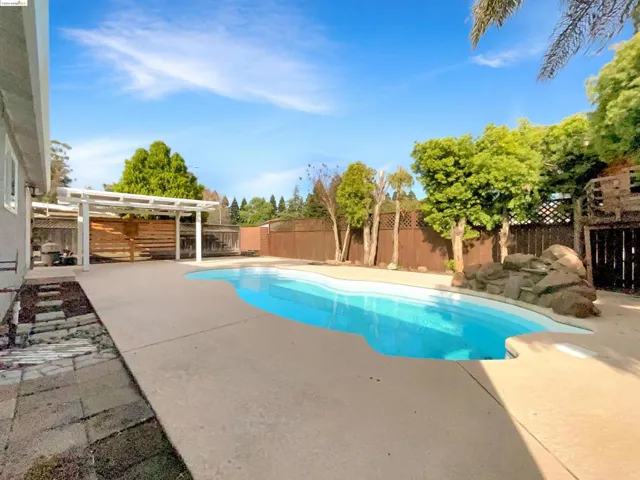 136 Longview Dr, Vacaville, California 95687