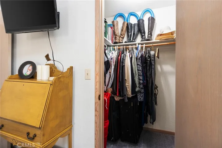 Walk-in Closet Bedroom 1