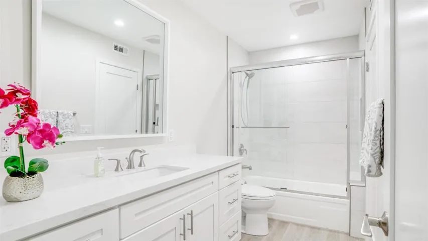 1002 Brewley Lane, Vista, California 92081