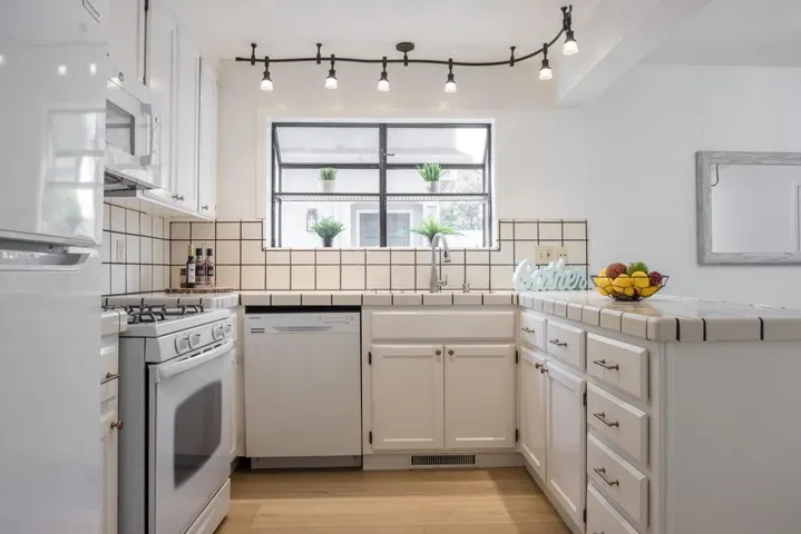 735737 Middlefield Road, Palo Alto, California 94301