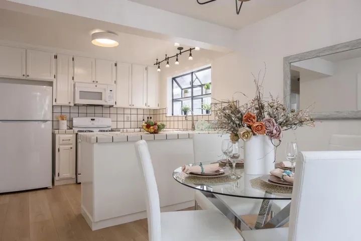 735737 Middlefield Road, Palo Alto, California 94301
