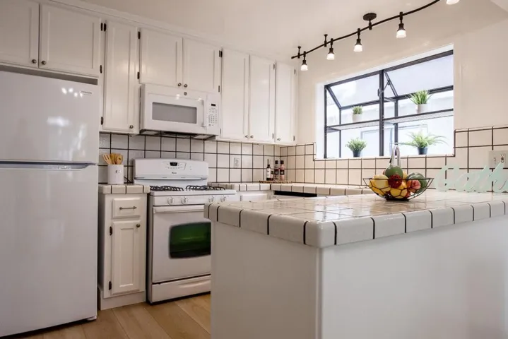 735737 Middlefield Road, Palo Alto, California 94301