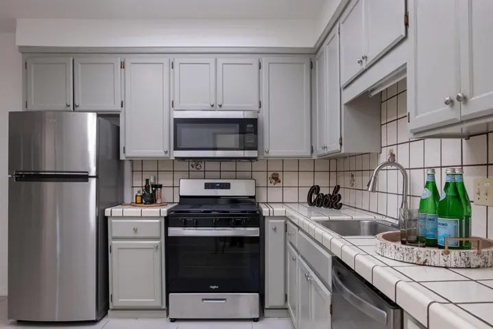 735737 Middlefield Road, Palo Alto, California 94301