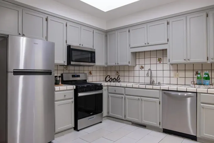 735737 Middlefield Road, Palo Alto, California 94301
