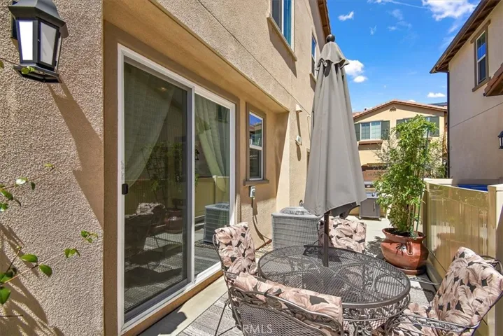 Patio set included!