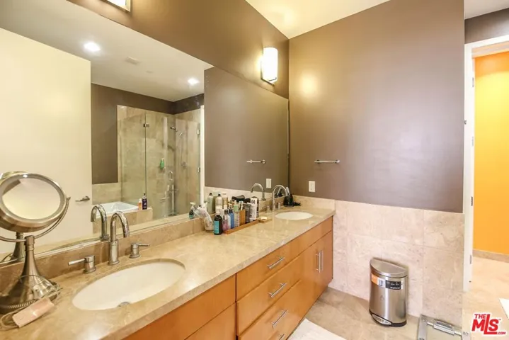 3223 W 6th Street 805, Los Angeles, California 90020