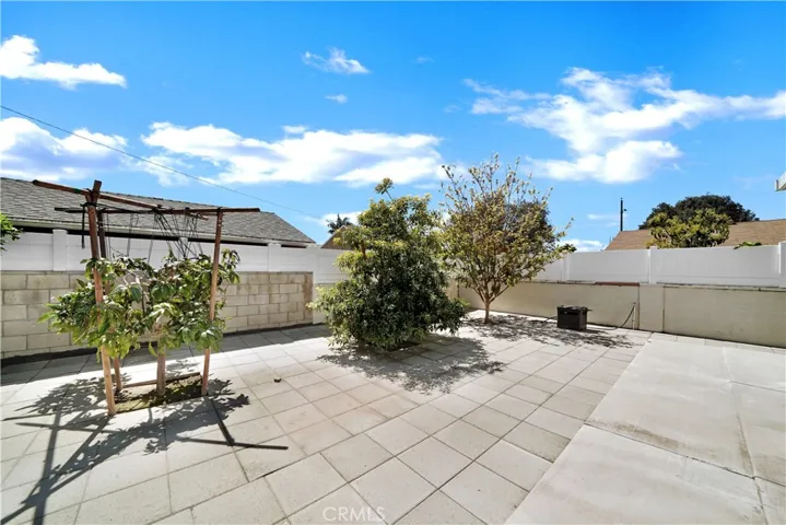 1010 W Mcfadden Avenue, Santa Ana, California 92707