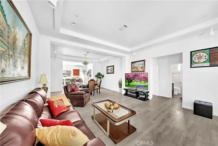 1010 W Mcfadden Avenue, Santa Ana, California 92707
